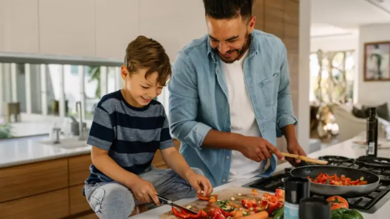 Le plaisir de cuisiner en famille dans une cuisine bien équipée